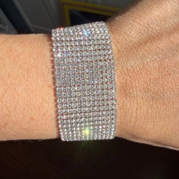 Express Jewelry - 💎 NWOT Express Sparkling Rhinestone Bracelet- 7" 💎